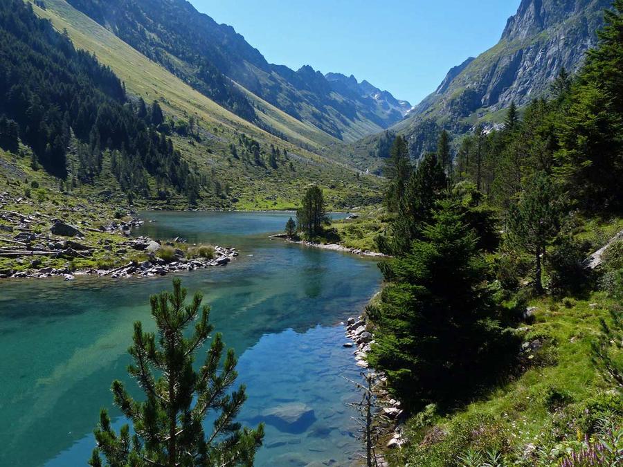 Un lac de montagne dans les Pyrénées